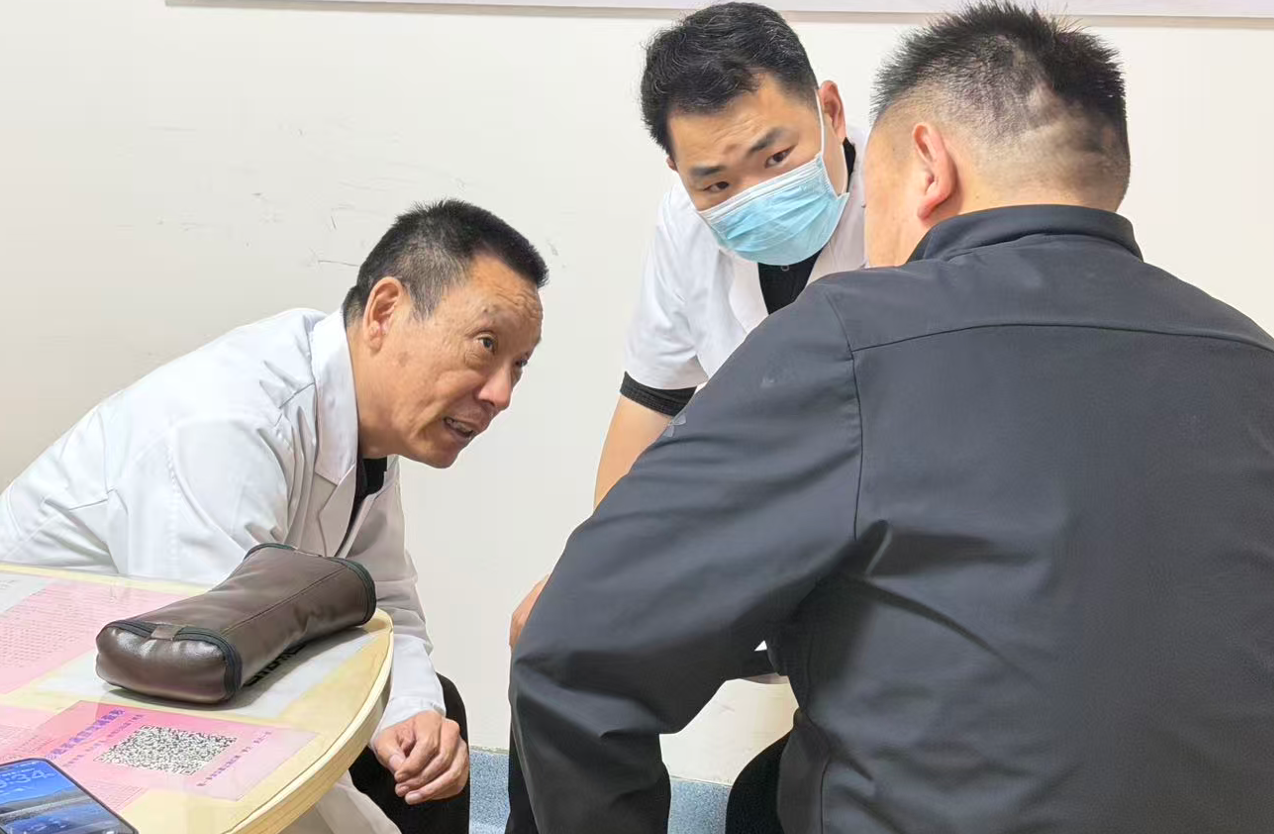 退休教师亲述：被腰痛折磨10年，没想到在郑州西区中医院“一针”解忧