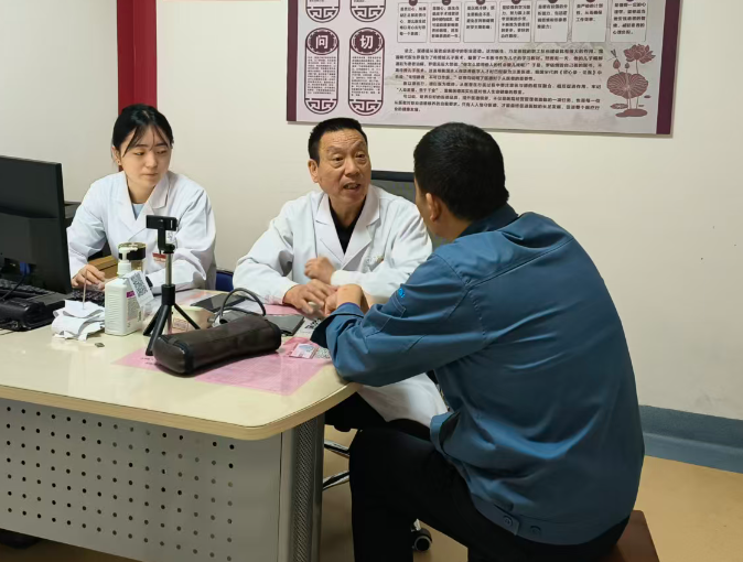 折磨我8年的腰痛，刘主任一针下去，我直接走出的诊室！