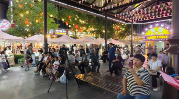“爱你老己”：郑州这条夜市，是我对自己最温柔的告白